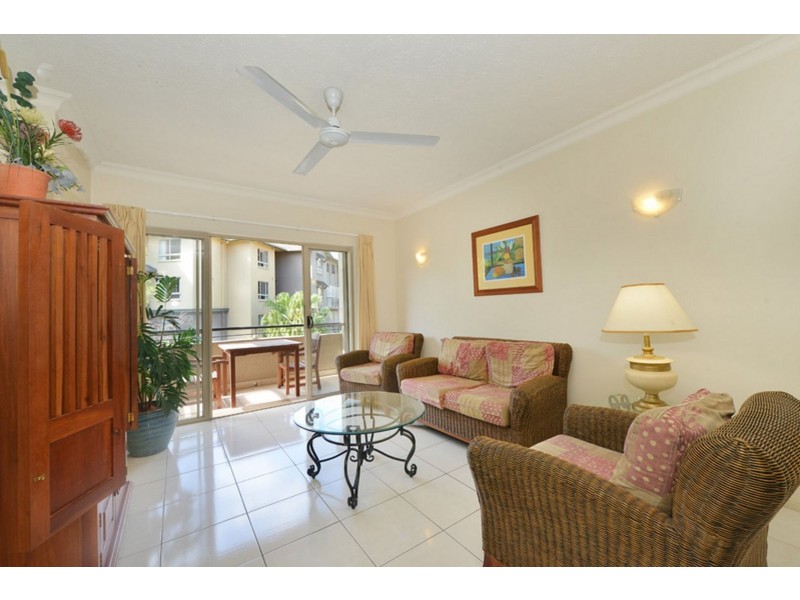 1724/2 Greenslopes Street, Cairns North QLD 4870