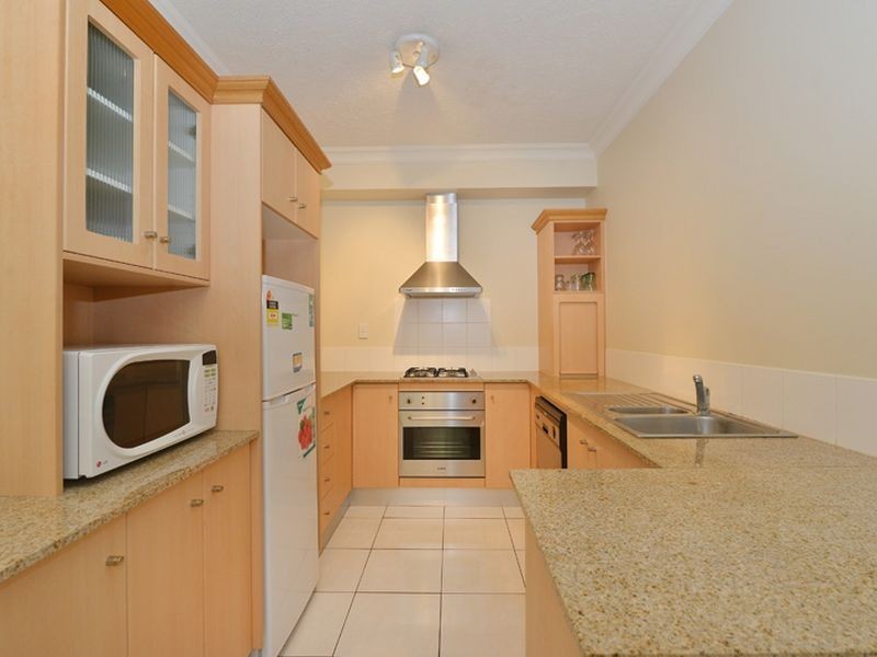 1724/2 Greenslopes Street, Cairns North QLD 4870