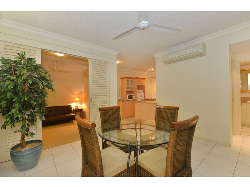 1724/2 Greenslopes Street, Cairns North QLD 4870