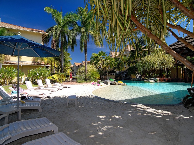 1724/2 Greenslopes Street, Cairns North QLD 4870