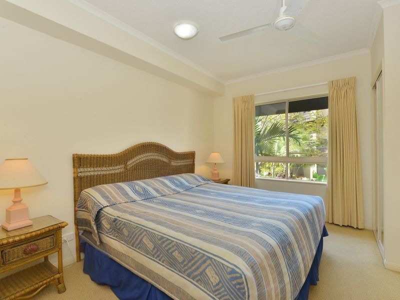 1724/2 Greenslopes Street, Cairns North QLD 4870