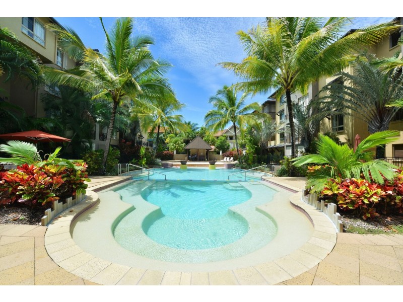 1724/2 Greenslopes Street, Cairns North QLD 4870