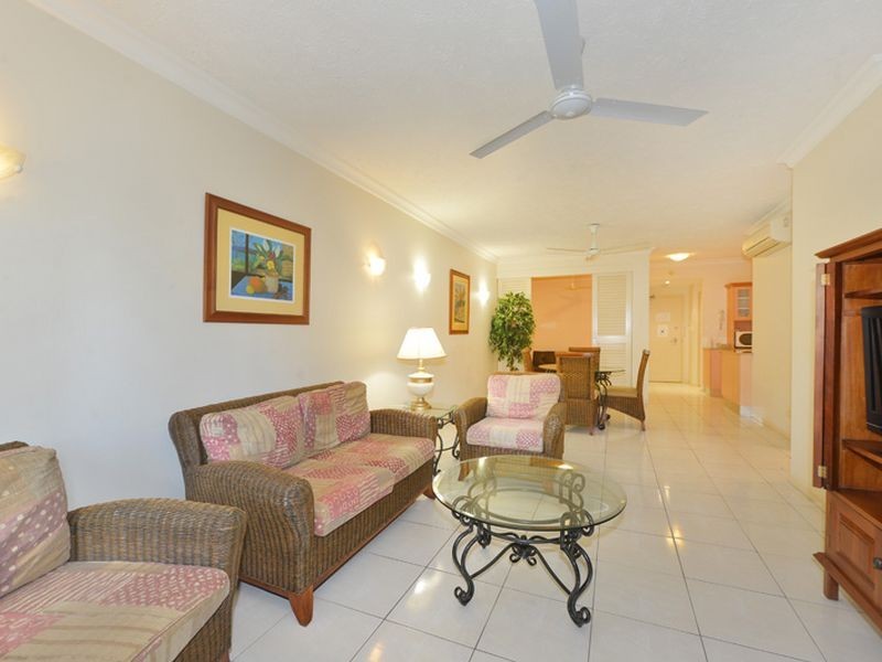 1724/2 Greenslopes Street, Cairns North QLD 4870