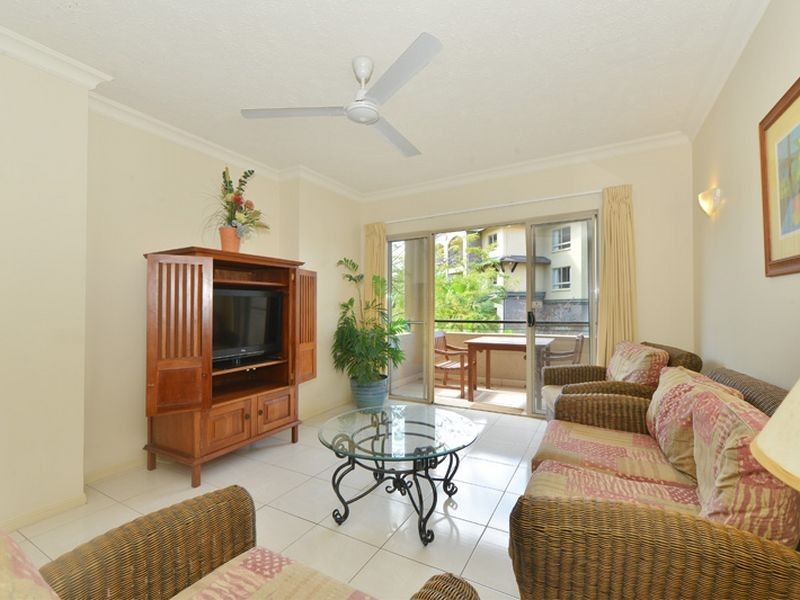 1724/2 Greenslopes Street, Cairns North QLD 4870