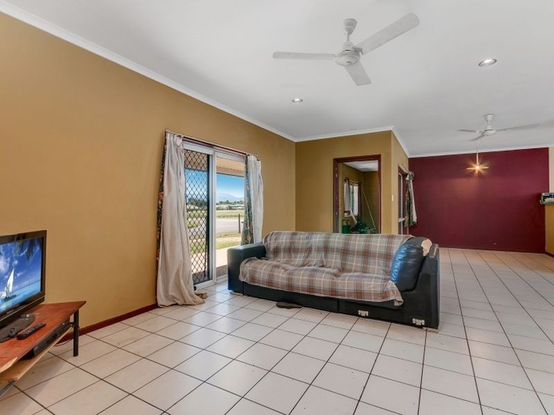152 Robert Road, Bentley Park QLD 4869