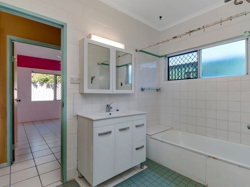 152 Robert Road, Bentley Park QLD 4869