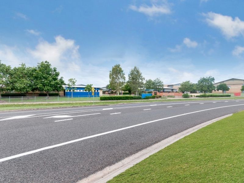 152 Robert Road, Bentley Park QLD 4869