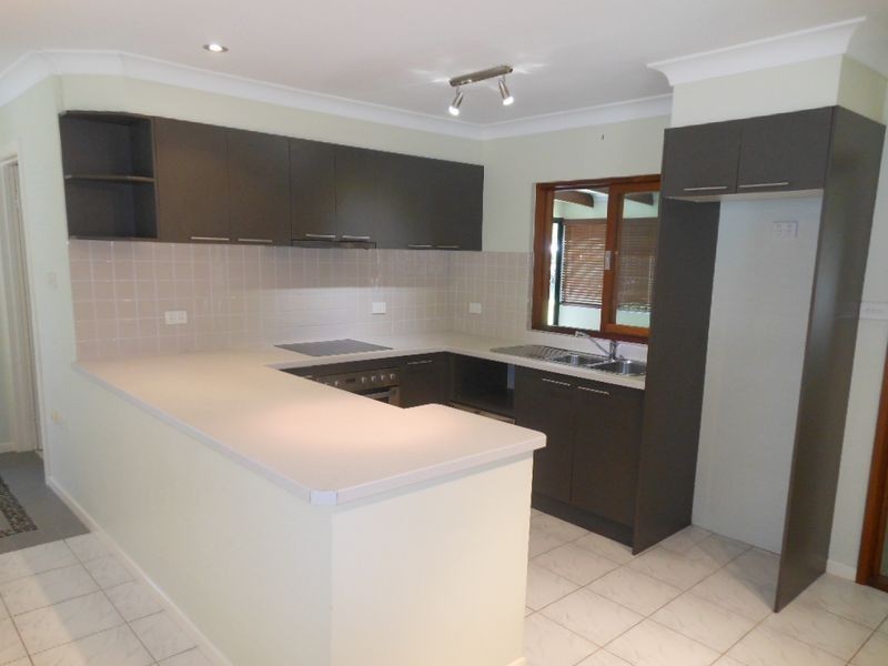 6 Trucano Close, Whitfield QLD 4870