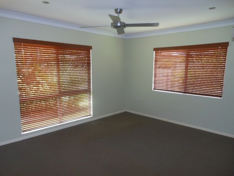 6 Trucano Close, Whitfield QLD 4870