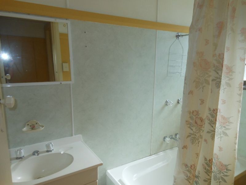 40 Jones Street, Westcourt QLD 4870