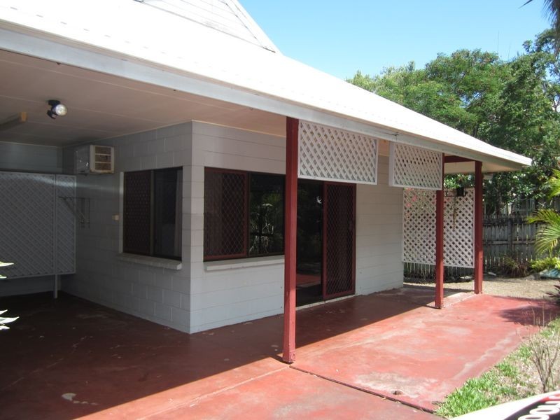 1/2 Hollett Street, Manunda QLD 4870
