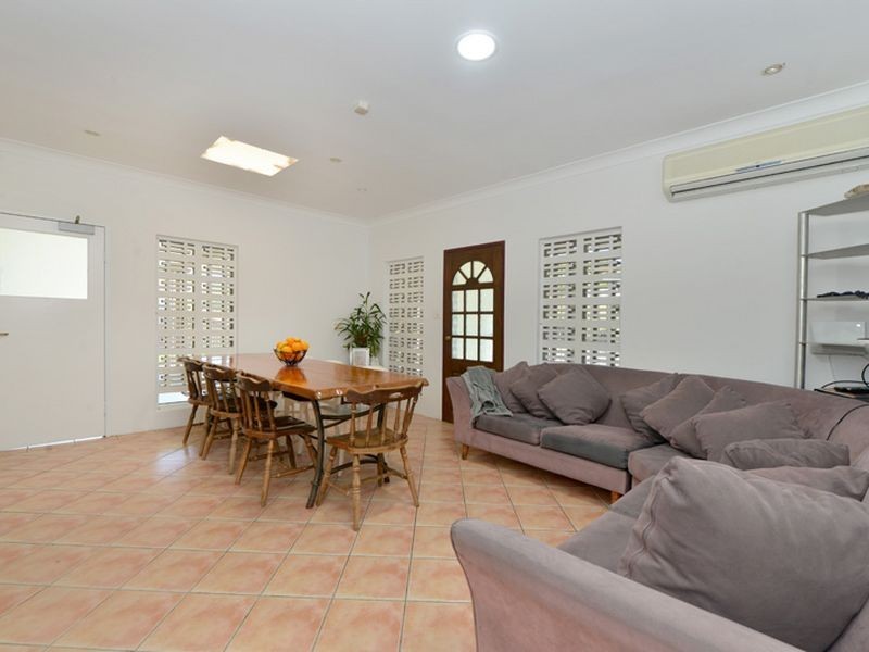 117 Upper Richardson Street, Whitfield QLD 4870