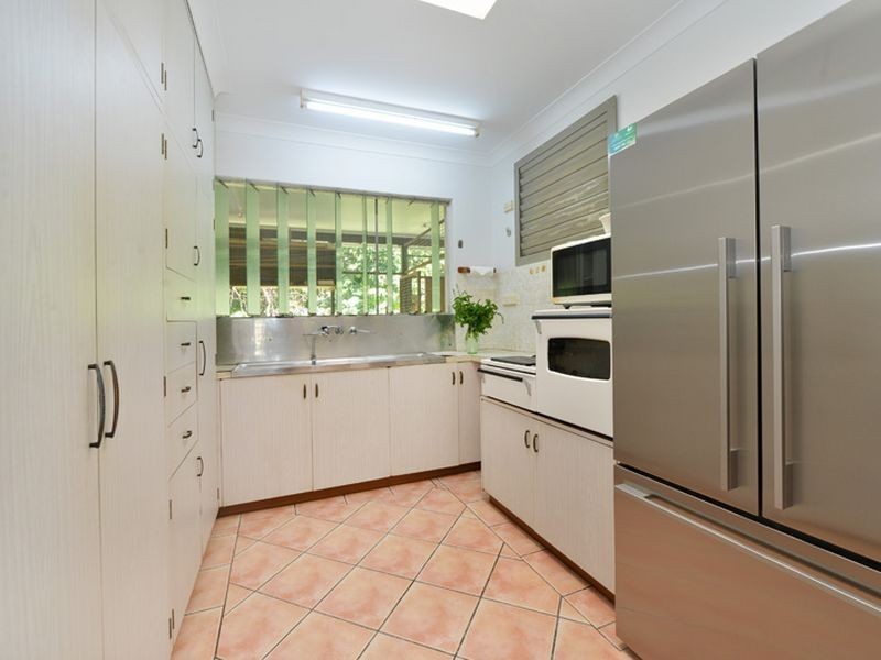 117 Upper Richardson Street, Whitfield QLD 4870
