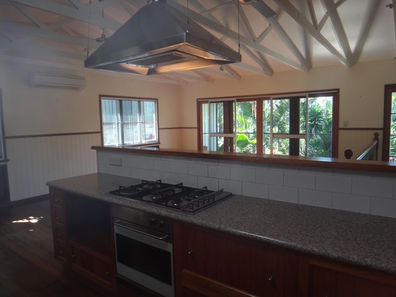 100 Hillview, Whitfield QLD 4870