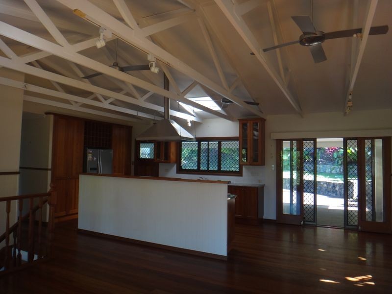 100 Hillview, Whitfield QLD 4870