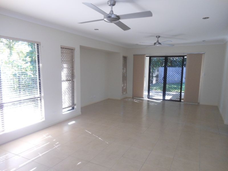 218 Greenslopes Street, Whitfield QLD 4870