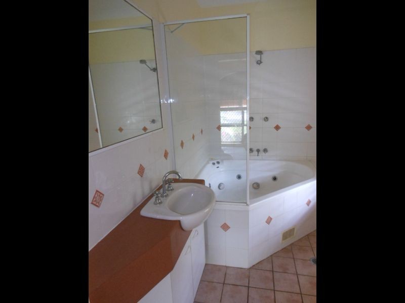 5 Thorpe Close, Bentley Park QLD 4869