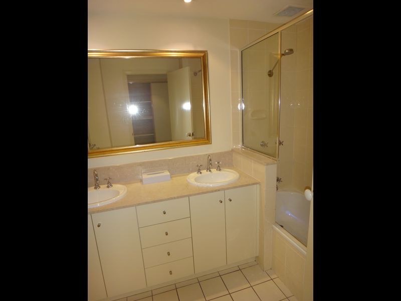 815/2 Greenslopes Street, Cairns North QLD 4870