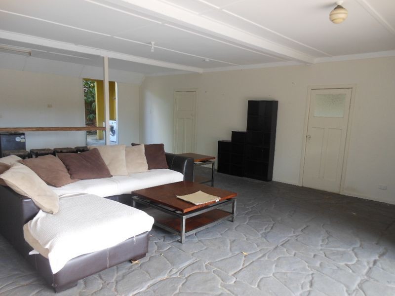 12 Machan Street, Machans Beach QLD 4878