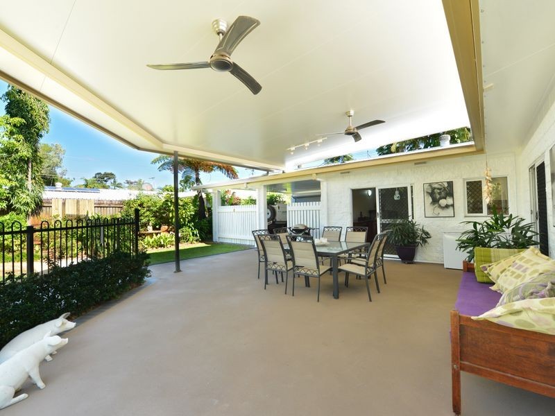 3 Elm Street, Holloways Beach QLD 4878