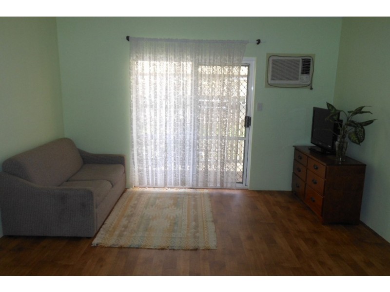 13/401-409 McCoombe Street, Mooroobool QLD 4870