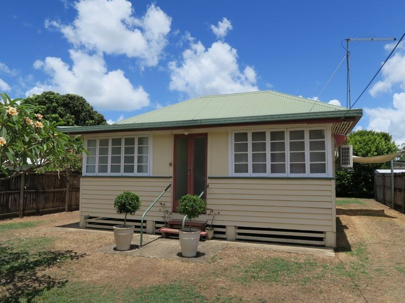 40 English Street, Manunda QLD 4870