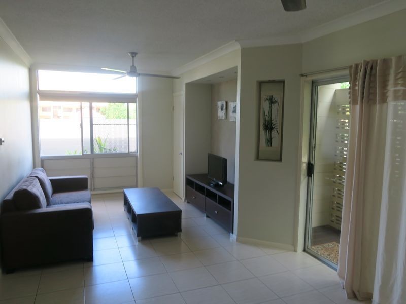 2/281 Lake Street, Cairns North QLD 4870