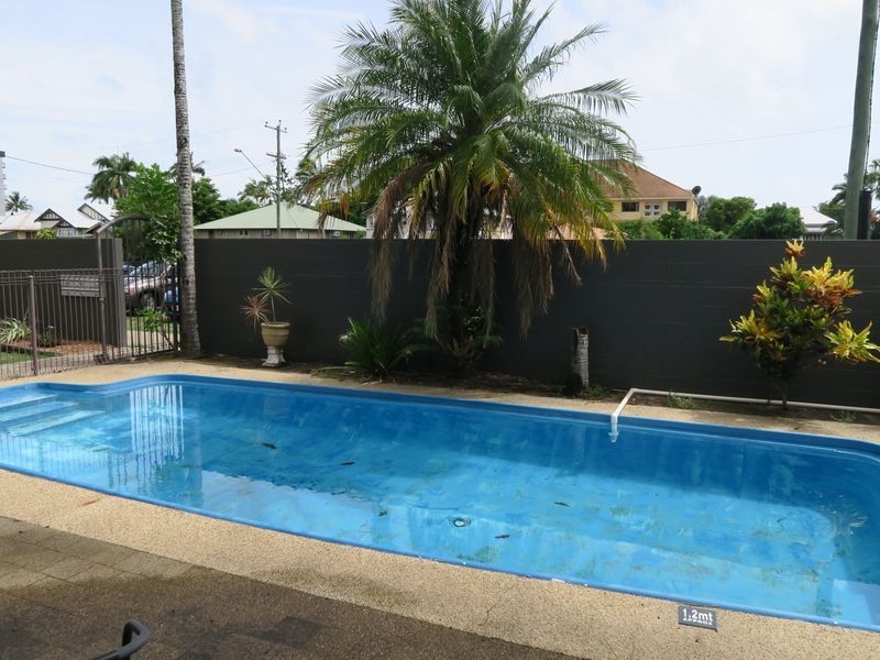 2/281 Lake Street, Cairns North QLD 4870