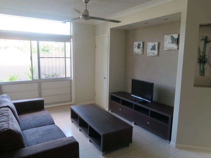 2/281 Lake Street, Cairns North QLD 4870