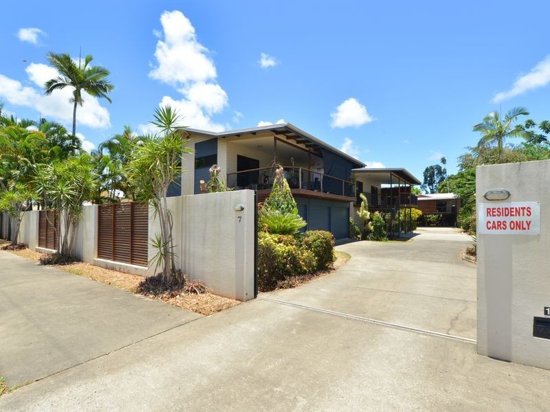 2/7 Tenni Street, Redlynch QLD 4870