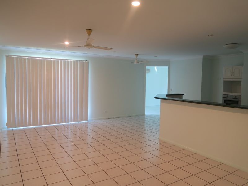 8 Obersky Close, Brinsmead QLD 4870