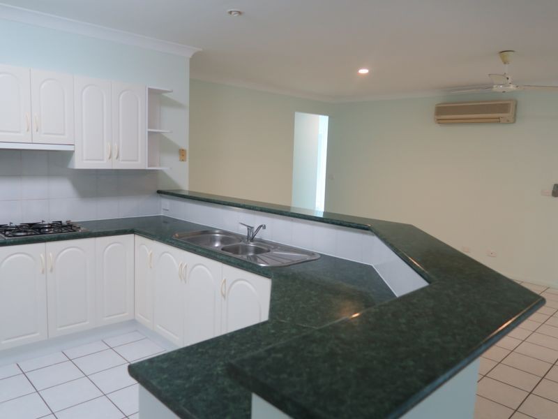 8 Obersky Close, Brinsmead QLD 4870