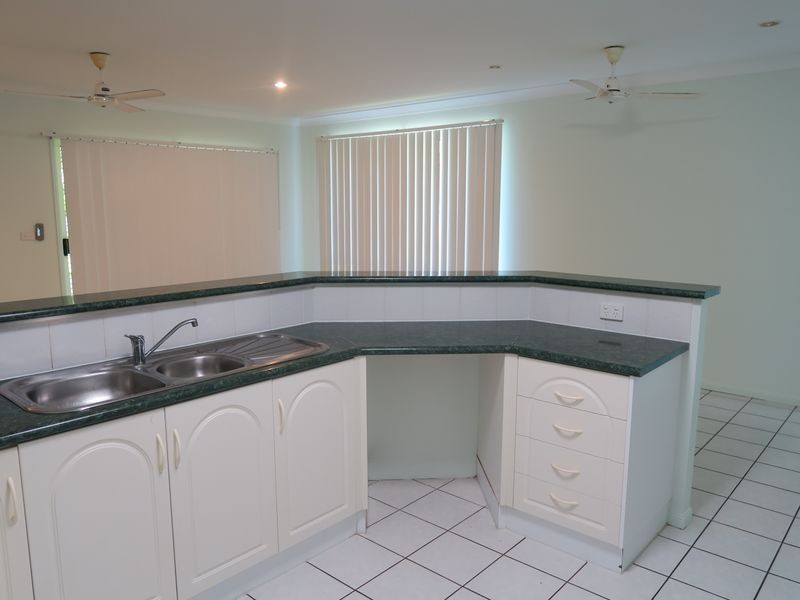 8 Obersky Close, Brinsmead QLD 4870