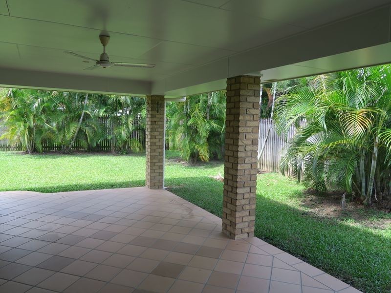 8 Obersky Close, Brinsmead QLD 4870