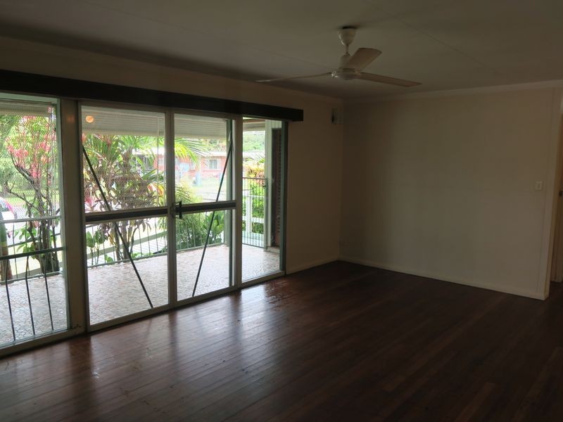 4 Dann Street, Mooroobool QLD 4870