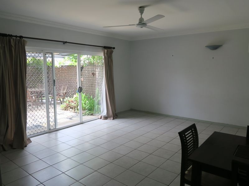 9/389 McCoombe Street, Mooroobool QLD 4870