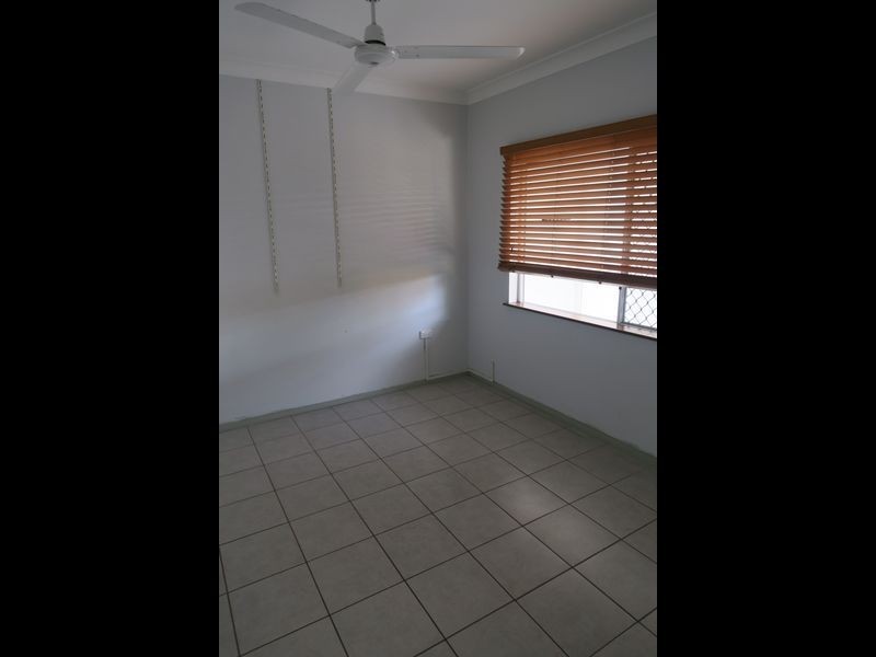 9/389 McCoombe Street, Mooroobool QLD 4870