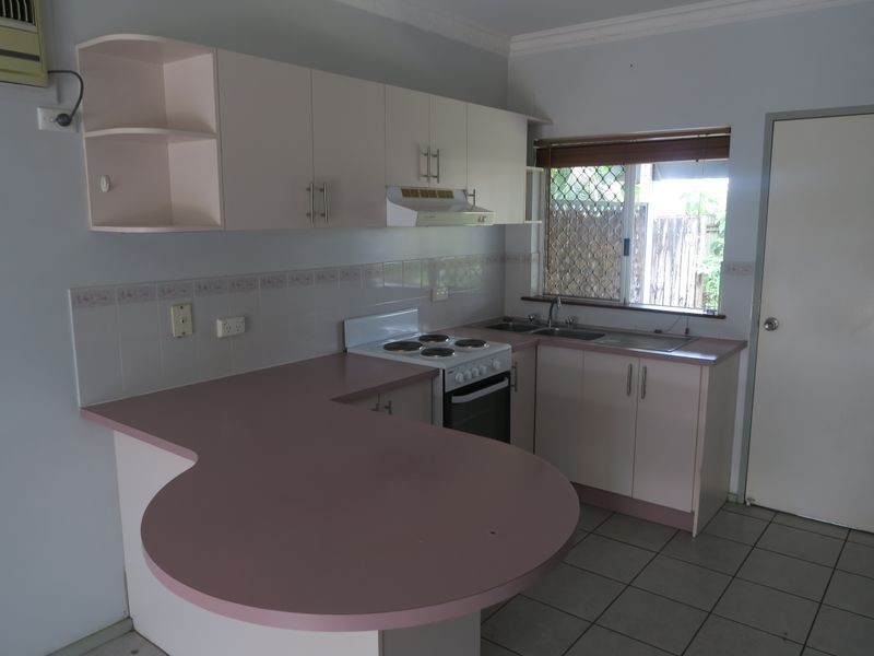 9/389 McCoombe Street, Mooroobool QLD 4870