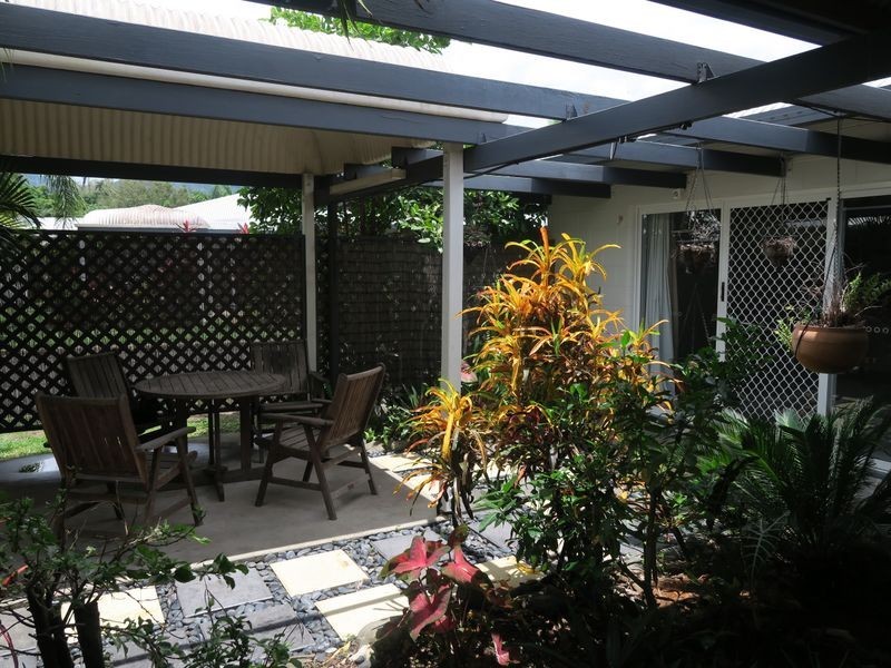 9/389 McCoombe Street, Mooroobool QLD 4870