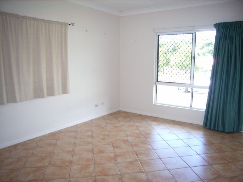2 Goodfellow Court, Mooroobool QLD 4870
