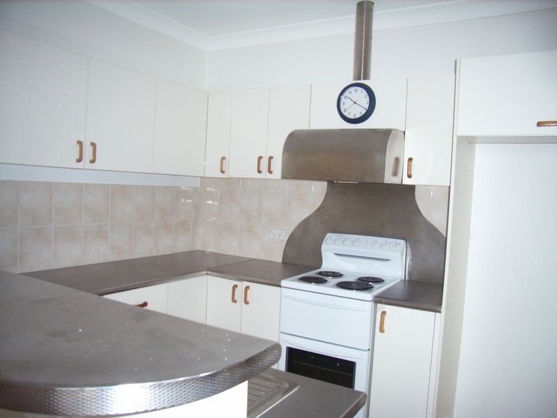 2 Goodfellow Court, Mooroobool QLD 4870