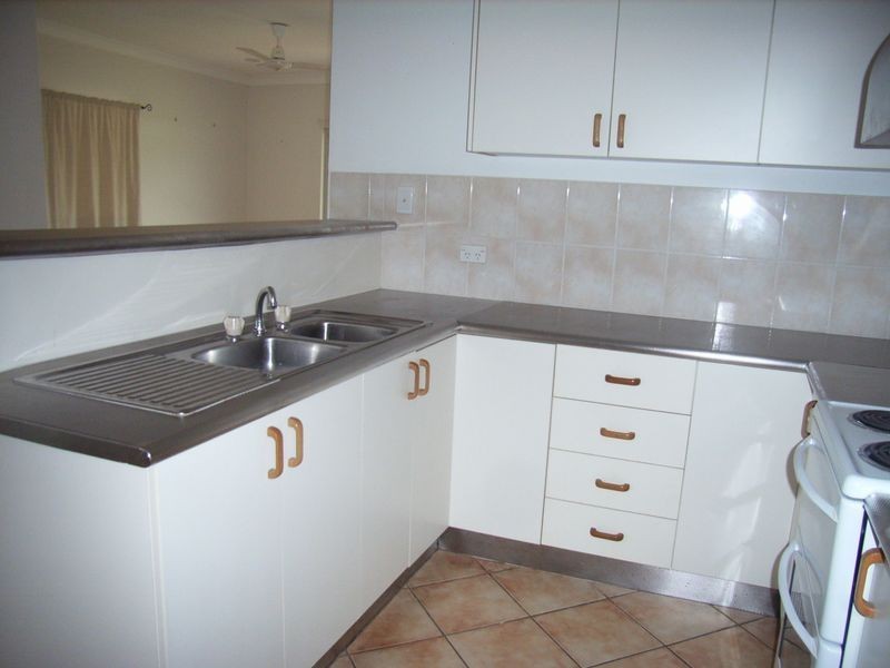 2 Goodfellow Court, Mooroobool QLD 4870