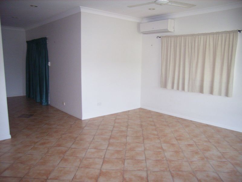 2 Goodfellow Court, Mooroobool QLD 4870
