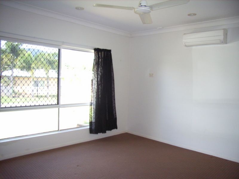 2 Goodfellow Court, Mooroobool QLD 4870