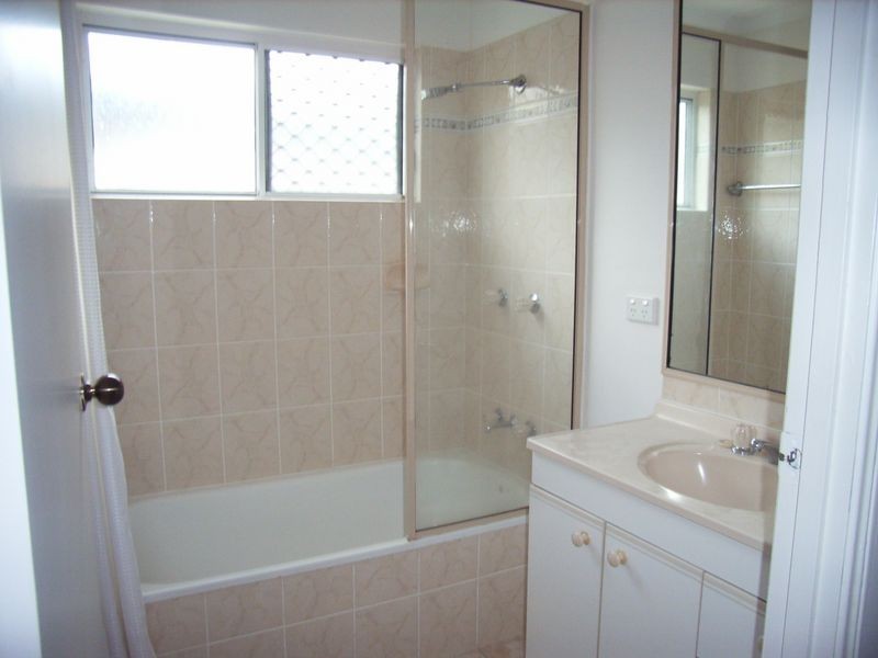 2 Goodfellow Court, Mooroobool QLD 4870