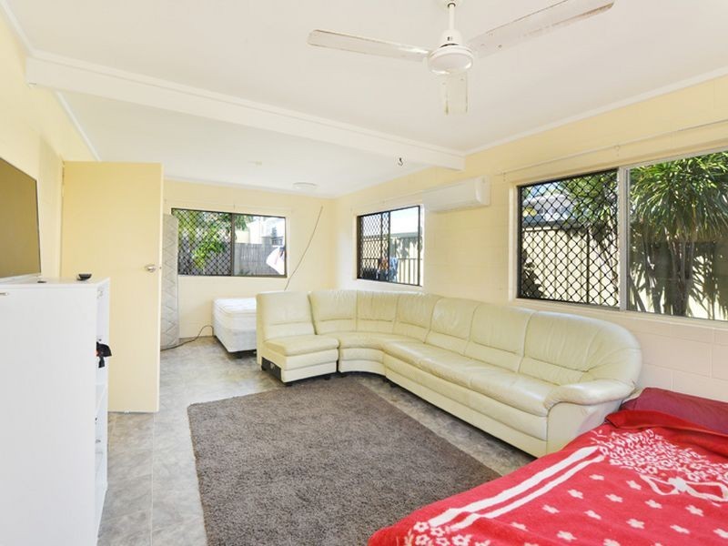 2/5 Bamboo Street, Holloways Beach QLD 4878