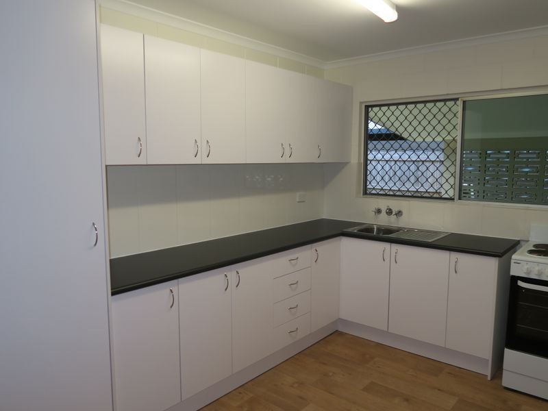 2/139 Russell Street, Edge Hill QLD 4870