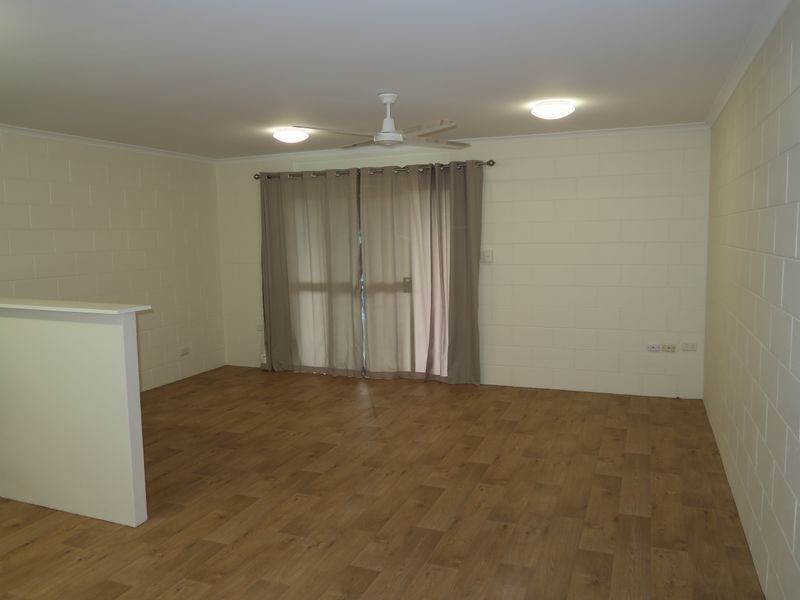 2/139 Russell Street, Edge Hill QLD 4870