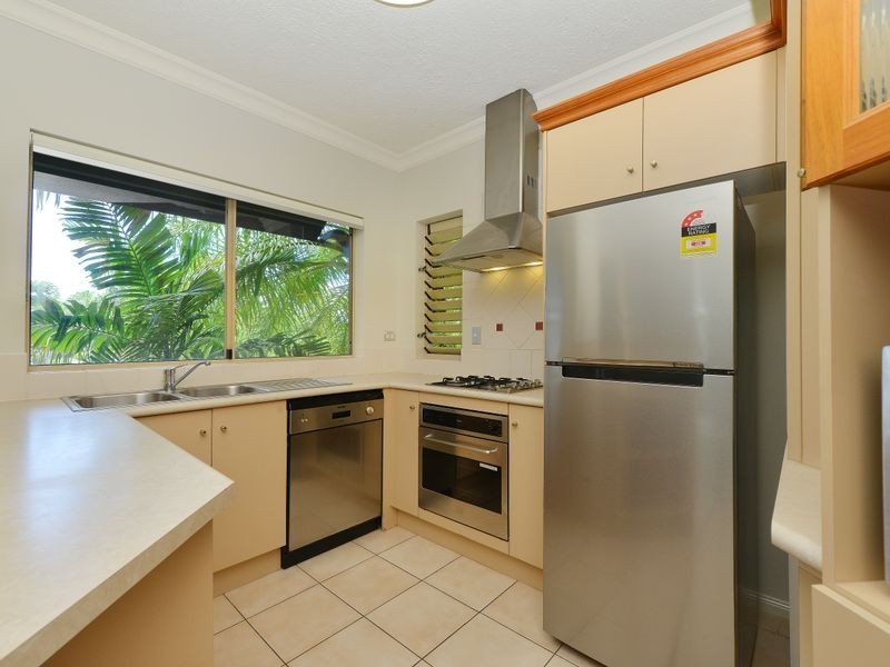 810/2 Greenslopes Street, Cairns North QLD 4870