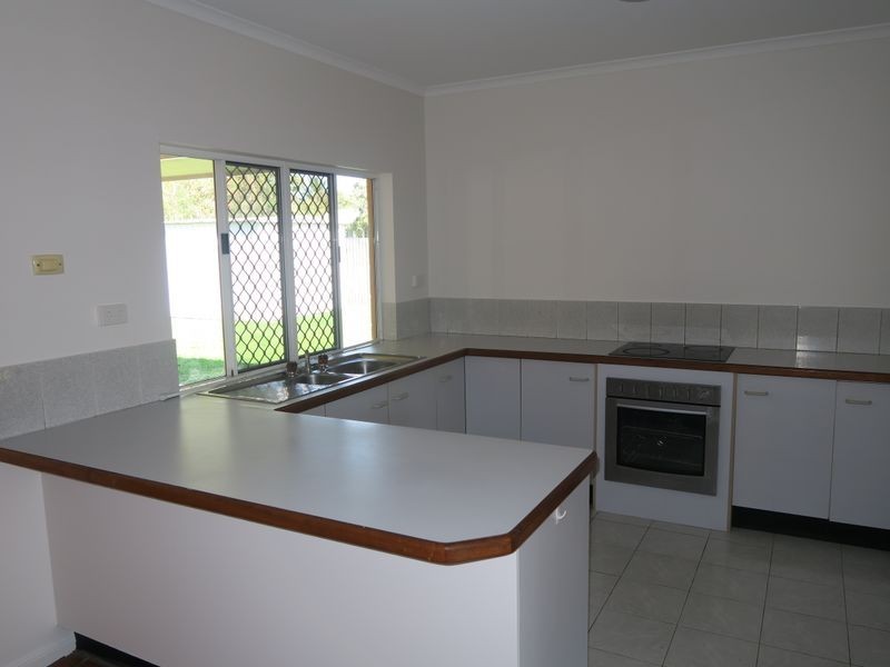 16 Ireland Crescent, Whitfield QLD 4870